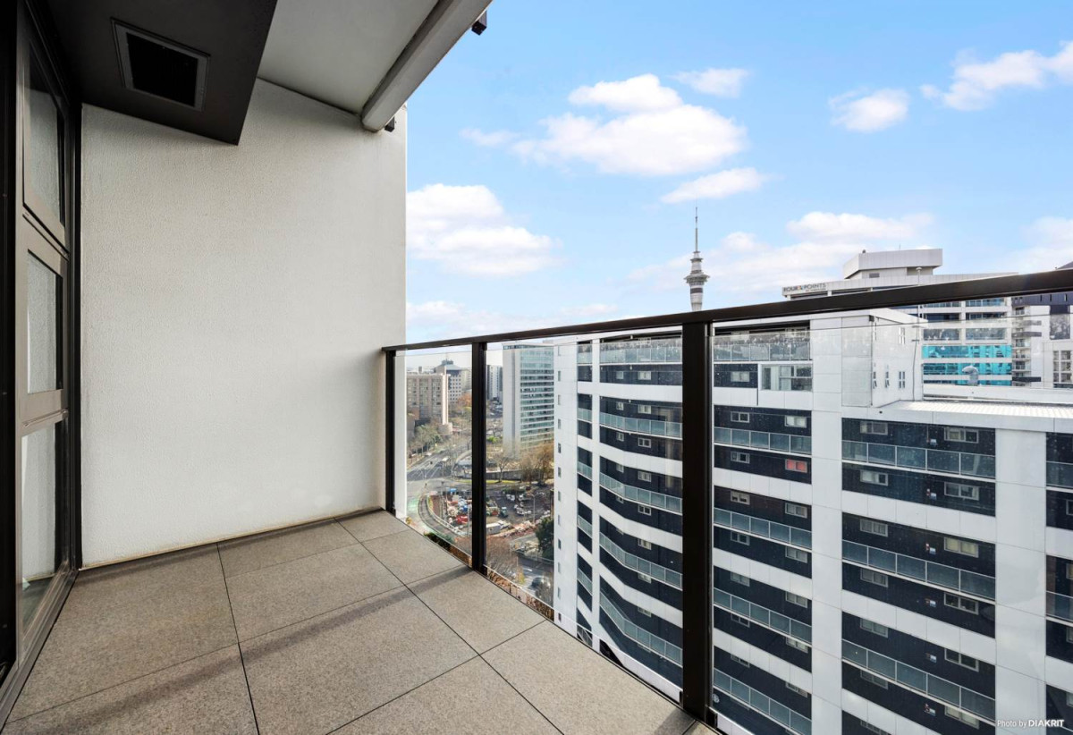 Double Grammar school zone, 37m2 Freehold 1 bed 1 bath studio apartment, Current weekly rental income of $450/pw, with a fixed term end on 6 Feb 2027, 0.9 km to Auckland Girls’ Grammar School, 1 km to Freemans Bay School, 1.7 km to Auckland Grammar, 1504/438 Queen Street, City Centre, Auckland