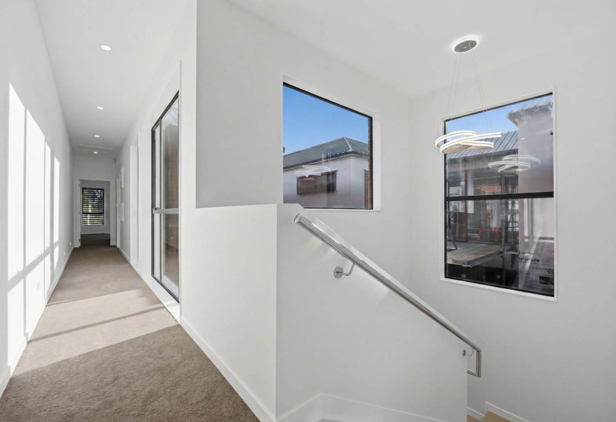 Brandnew Brick 4 beds (2 ensuite) 3.5 baths duplex home with tandem garage for 2 cars, close to schools, reserve, motorway access, 0.4 km to Ngakoroa School, 31C Burberry Road, Karaka, Auckland