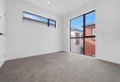Brandnew Brick 4 beds (2 ensuite) 3.5 baths duplex home with tandem garage for 2 cars, close to schools, reserve, motorway access, 0.4 km to Ngakoroa School, 31C Burberry Road, Karaka, Auckland