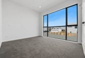 Brandnew Brick 4 beds (2 ensuite) 3.5 baths duplex home with tandem garage for 2 cars, close to schools, reserve, motorway access, 0.4 km to Ngakoroa School, 31C Burberry Road, Karaka, Auckland