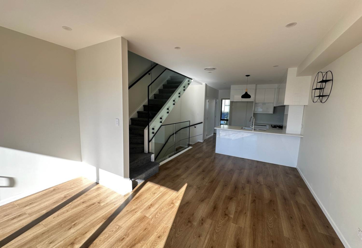 For rent, 3 beds (3 ensuites) + study 3.5 baths townhouse with garage, Central heating system brings comfort to every room., available 19th June, 5/245 Campbell Road, Greenlane, Auckland
