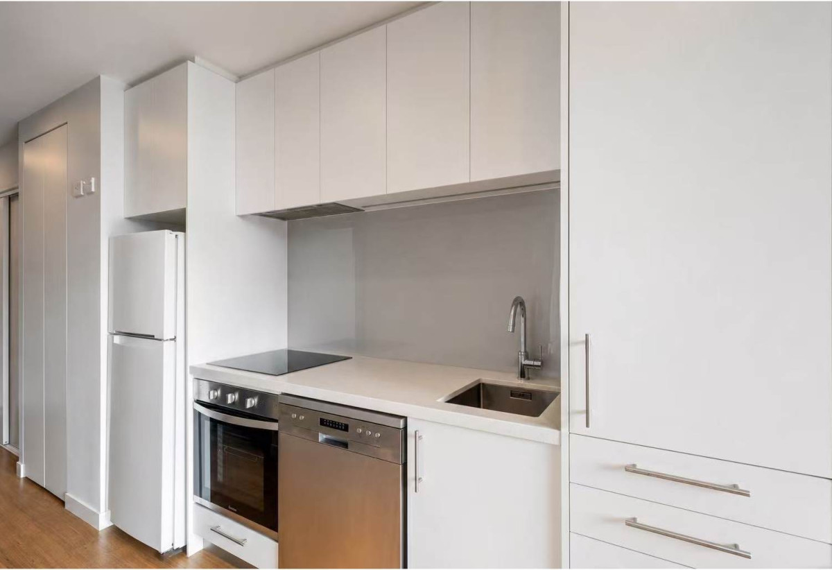 Double Grammar school zone, 37m2 Freehold 1 bed 1 bath studio apartment, Current weekly rental income of $450/pw, with a fixed term end on 6 Feb 2027, 0.9 km to Auckland Girls’ Grammar School, 1 km to Freemans Bay School, 1.7 km to Auckland Grammar, 1504/438 Queen Street, City Centre, Auckland