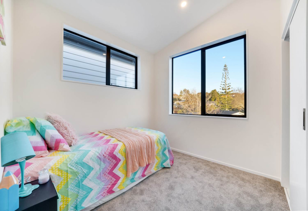 Macleans College zone, Freehold 4 beds 3 baths home with garage, 0.3 km to Macleans Primary School, 0.6 km to Macleans College, 0.7 km to Bucklands Beach Intermediate, 25A Jandell Crescent, Bucklands Beach, Auckland