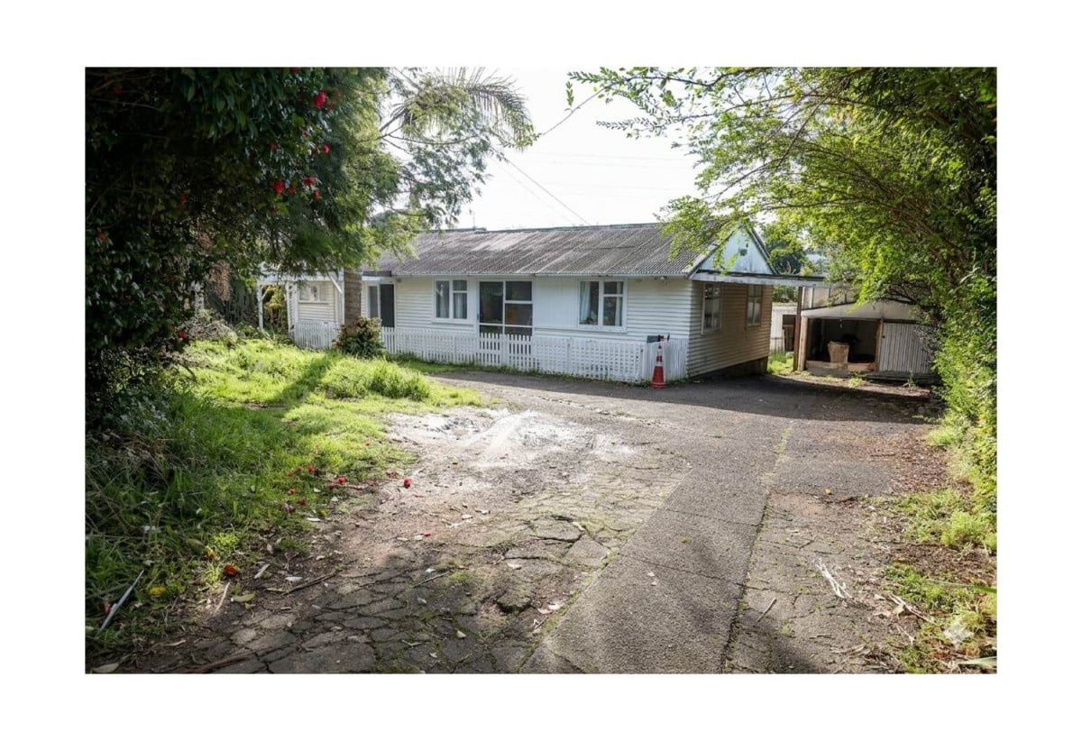 1310 m2 section, 5 beds 2 baths house with garage and carport, Mixed Housing Suburban Zone, close to schools, shops, easy motorway access, 0.1 km to Flat Bush School, 101 Preston Road, Otara, Auckland
