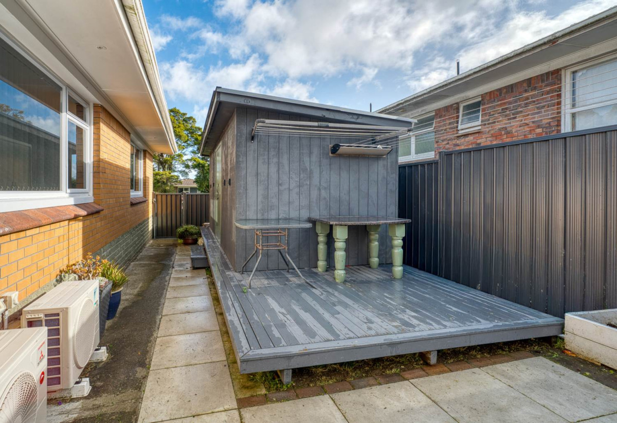 756m2 section, Renovated Brick and tile 3 beds 2 baths house with double garage, minutes to motorway access, Auckland Botanic Gardens, shops, schools, 5 Freshney Place, Hill Park, Auckland