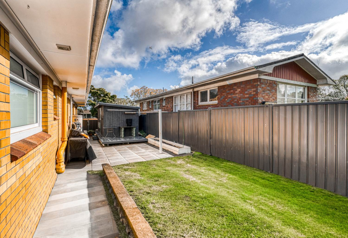 756m2 section, Renovated Brick and tile 3 beds 2 baths house with double garage, minutes to motorway access, Auckland Botanic Gardens, shops, schools, 5 Freshney Place, Hill Park, Auckland