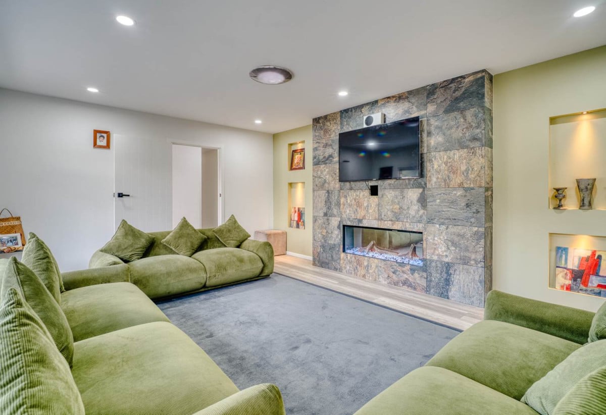 756m2 section, Renovated Brick and tile 3 beds 2 baths house with double garage, minutes to motorway access, Auckland Botanic Gardens, shops, schools, 5 Freshney Place, Hill Park, Auckland