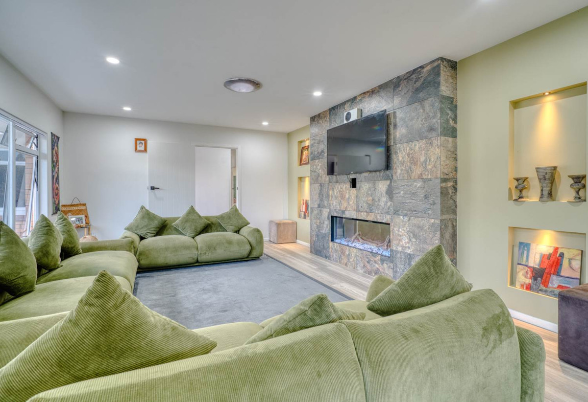 756m2 section, Renovated Brick and tile 3 beds 2 baths house with double garage, minutes to motorway access, Auckland Botanic Gardens, shops, schools, 5 Freshney Place, Hill Park, Auckland