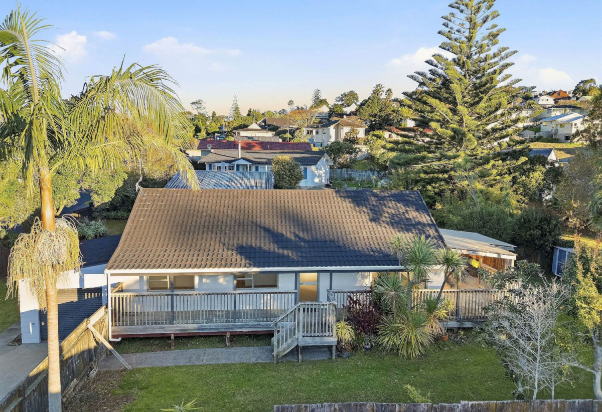 Newly Renovated – Opposite Reserve Park, 669m2 section, 3 beds 1 bath house with garage, close to schools, shops, beaches, 0.4 km to Glamorgan School, 1.3 km to Northcross Intermediate, 1.7 km to Long Bay College, 39 Cranston Street, Torbay, Auckland