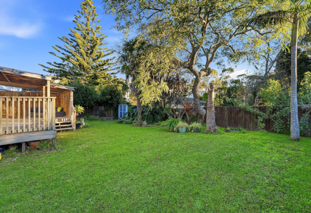 Newly Renovated – Opposite Reserve Park, 669m2 section, 3 beds 1 bath house with garage, close to schools, shops, beaches, 0.4 km to Glamorgan School, 1.3 km to Northcross Intermediate, 1.7 km to Long Bay College, 39 Cranston Street, Torbay, Auckland