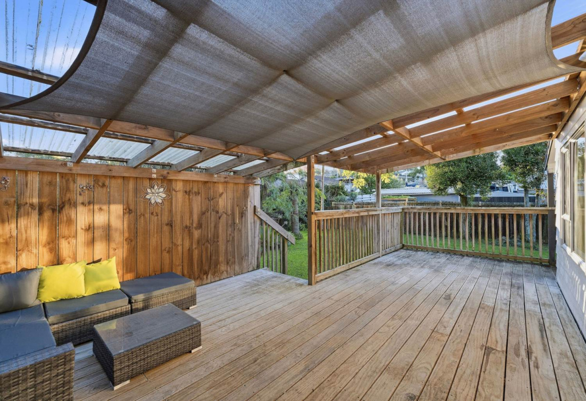 Newly Renovated – Opposite Reserve Park, 669m2 section, 3 beds 1 bath house with garage, close to schools, shops, beaches, 0.4 km to Glamorgan School, 1.3 km to Northcross Intermediate, 1.7 km to Long Bay College, 39 Cranston Street, Torbay, Auckland