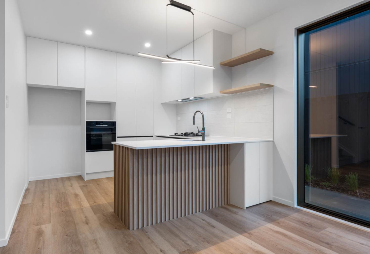 626m2 section, Built by Mars Living Construction, and presented as the development’s show home, 5 beds 3 baths house with double garage, 1 ensuite ground floor, Central air-conditioning with individual room controls, Underfloor heating in bathrooms, 0.5 km to Nukumea School, 2 km to Orewa College, 244B West Hoe Heights, Orewa, Auckland