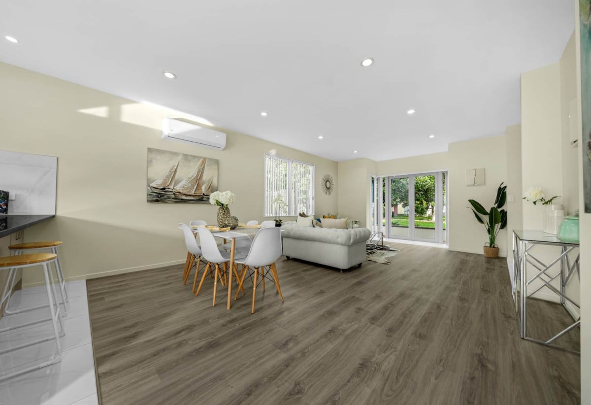 Nearby Bruce Pulman Park, 3 beds 2.5 baths home with A standalone double garage, easy access to schools, local shops, 1.2 km to Kauri Flats School and Takanini School, 87 Popokatea Drive, Takanini, Auckland