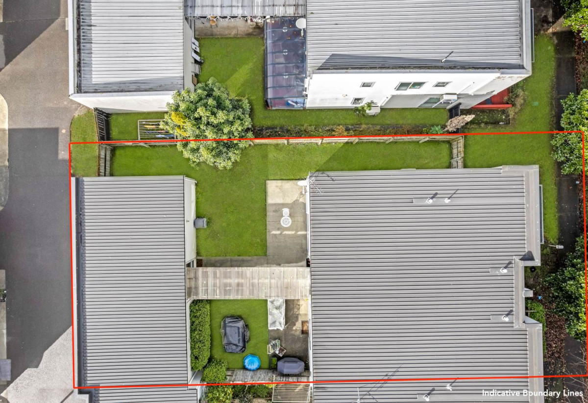 Nearby Bruce Pulman Park, 3 beds 2.5 baths home with A standalone double garage, easy access to schools, local shops, 1.2 km to Kauri Flats School and Takanini School, 87 Popokatea Drive, Takanini, Auckland