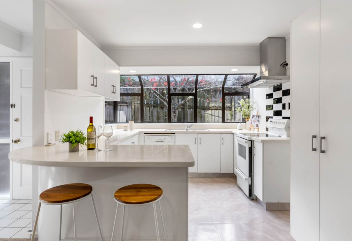 Macleans College zone, Solid brick and cedar construction, Standalone 3 beds 2 baths house with double garage, 0.7 km to Pigeon Mountain School, 0.9 km to Bucklands Beach Intermediate, 1.3 km to Macleans College, 1/28 Britannia Place, Half Moon Bay, Auckland