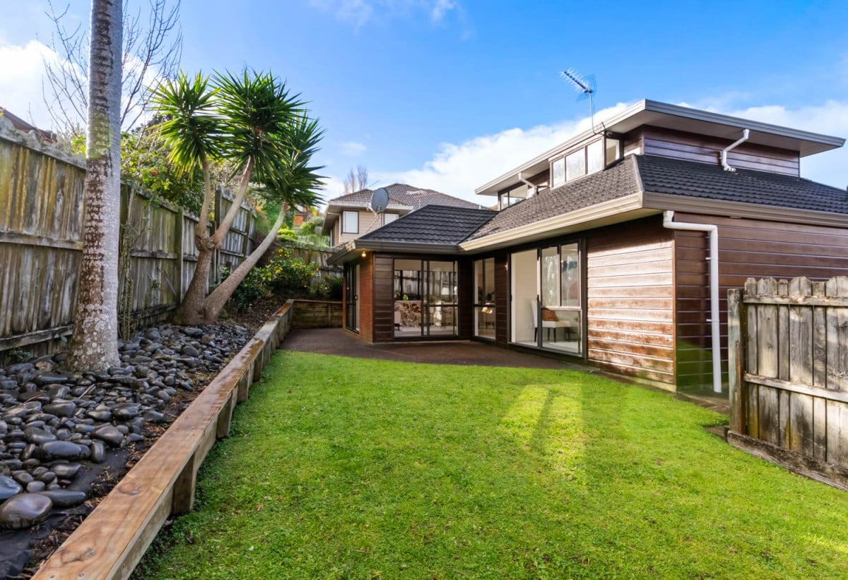 Macleans College zone, Solid brick and cedar construction, Standalone 3 beds 2 baths house with double garage, 0.7 km to Pigeon Mountain School, 0.9 km to Bucklands Beach Intermediate, 1.3 km to Macleans College, 1/28 Britannia Place, Half Moon Bay, Auckland