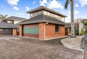 Macleans College zone, Solid brick and cedar construction, Standalone 3 beds 2 baths house with double garage, 0.7 km to Pigeon Mountain School, 0.9 km to Bucklands Beach Intermediate, 1.3 km to Macleans College, 1/28 Britannia Place, Half Moon Bay, Auckland