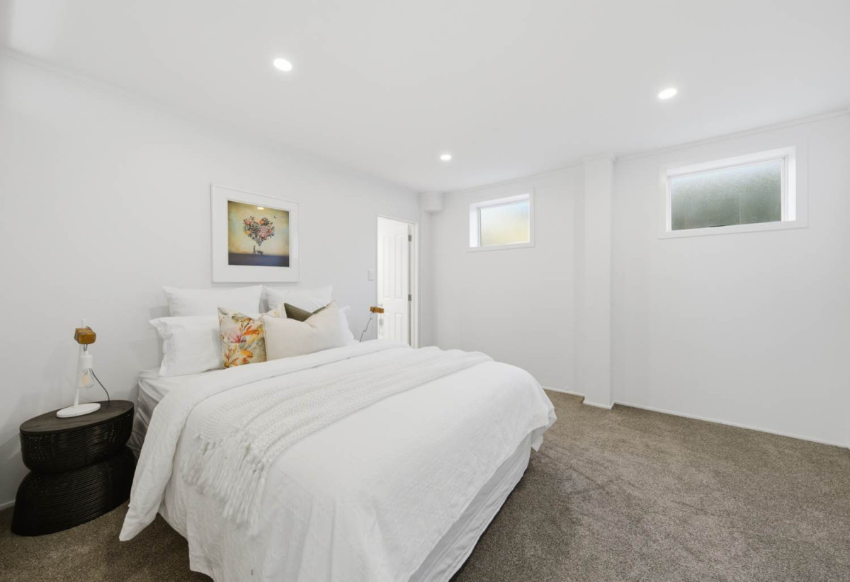 663m2 section, Renovated 5 beds + study room 3 baths house with car parks, close to schools, reserves, local shops, easy motorway access, 0.6 km to New Windsor School, 8 Condliffe Place, New Windsor, Auckland