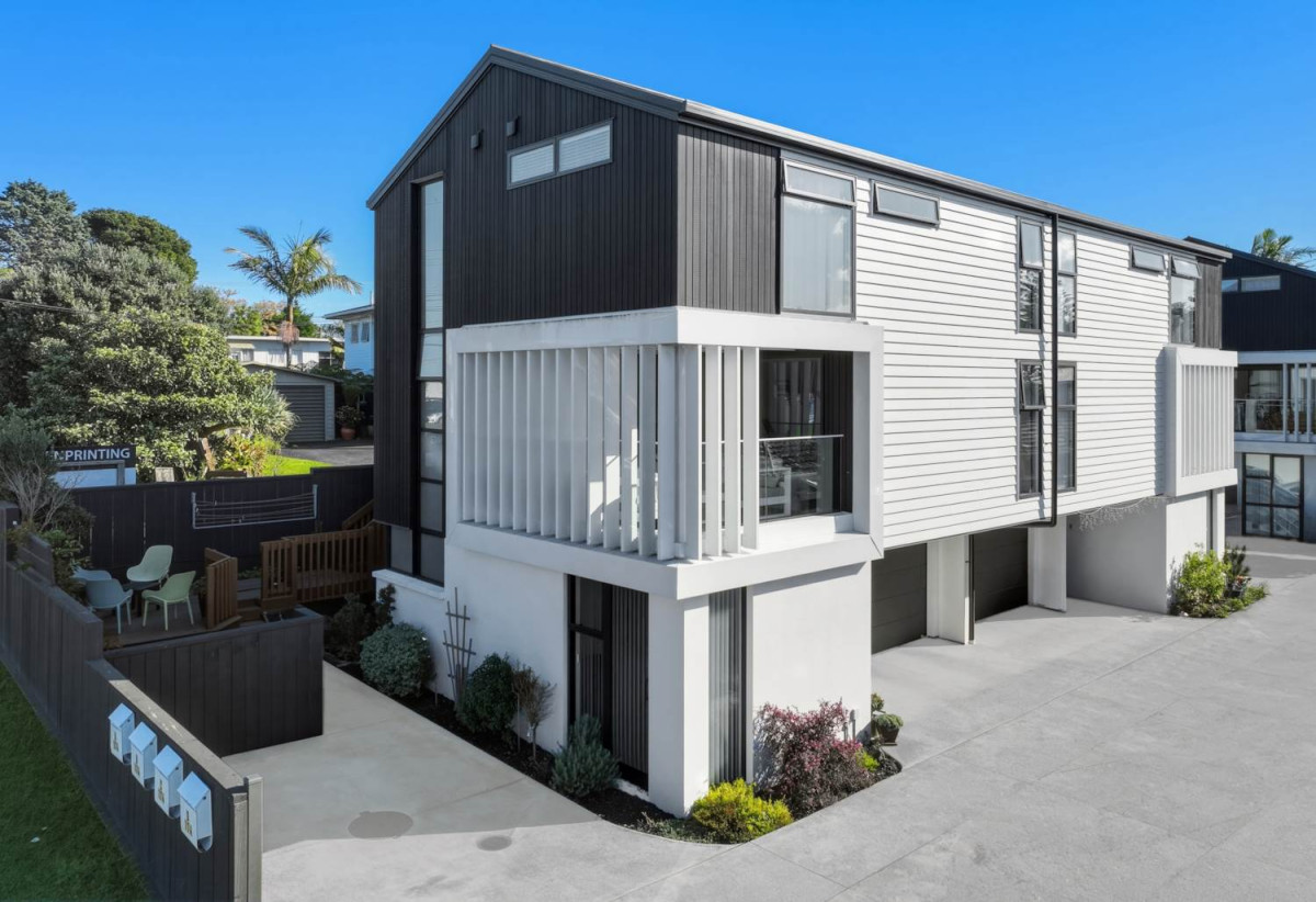 Double Westlake school zone, 4 beds (1 ensuite) 2.5 baths home with garage, 1 bed 1 bath ground floor, within walking distance to Pak’nSave, Golden Apple Supermarket, Patch Café, local shops, 0.6 km to Glenfield Intermediate School, 1.1 km to Sunnybrae Normal School and Westlake Boys’ High School, 1.3 km to Westlake Girls’ High School, 174A Archers Road, Glenfield, Auckland