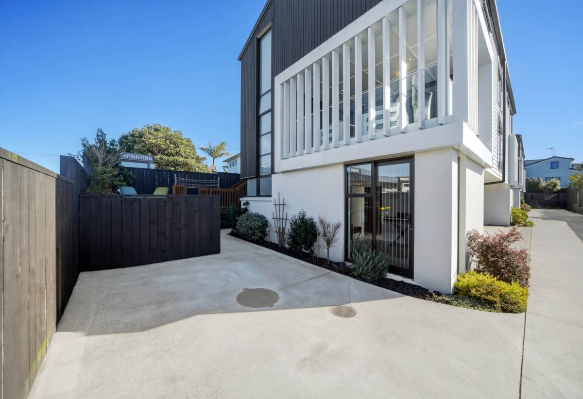 Double Westlake school zone, 4 beds (1 ensuite) 2.5 baths home with garage, 1 bed 1 bath ground floor, within walking distance to Pak’nSave, Golden Apple Supermarket, Patch Café, local shops, 0.6 km to Glenfield Intermediate School, 1.1 km to Sunnybrae Normal School and Westlake Boys’ High School, 1.3 km to Westlake Girls’ High School, 174A Archers Road, Glenfield, Auckland