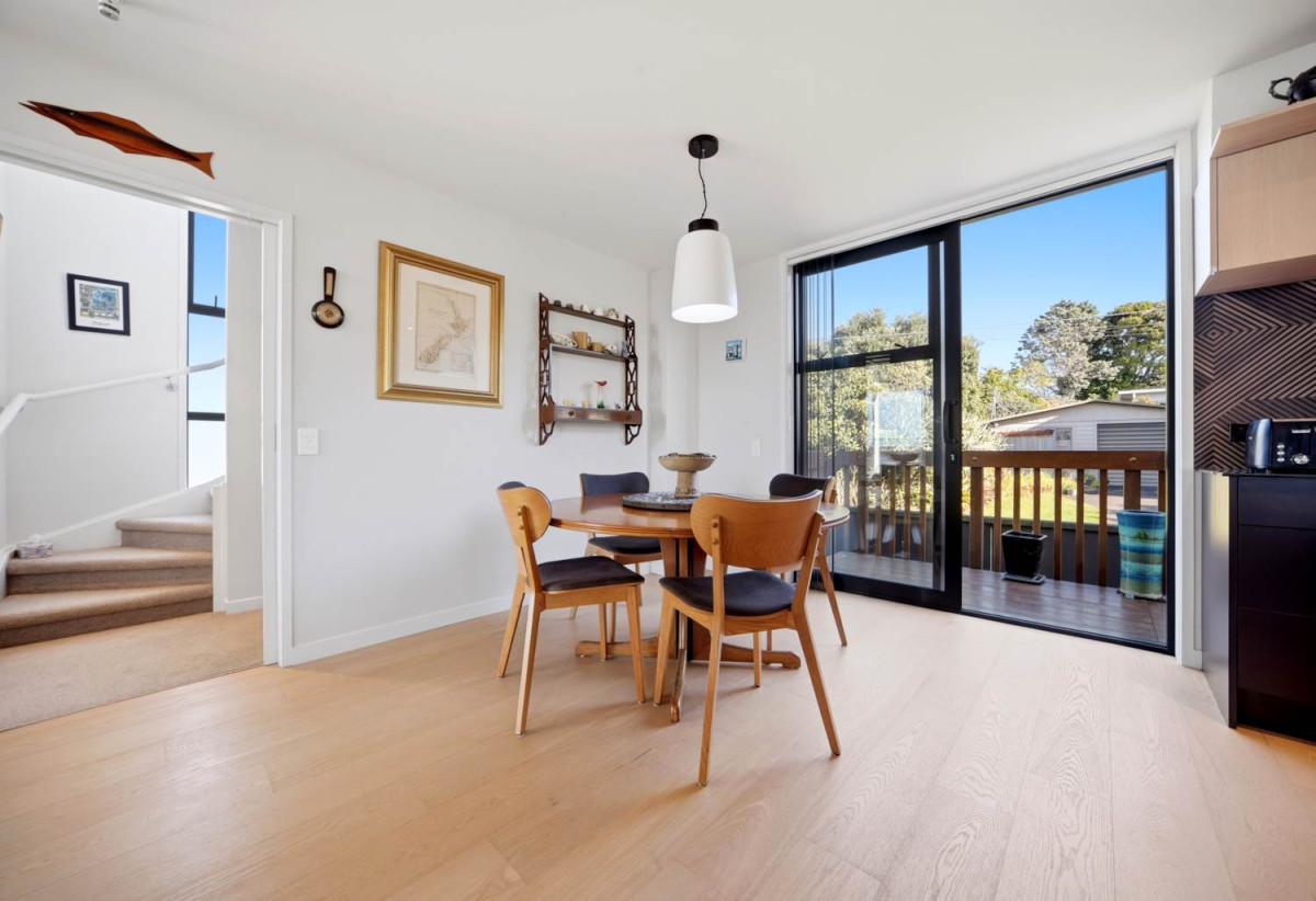 Double Westlake school zone, 4 beds (1 ensuite) 2.5 baths home with garage, 1 bed 1 bath ground floor, within walking distance to Pak’nSave, Golden Apple Supermarket, Patch Café, local shops, 0.6 km to Glenfield Intermediate School, 1.1 km to Sunnybrae Normal School and Westlake Boys’ High School, 1.3 km to Westlake Girls’ High School, 174A Archers Road, Glenfield, Auckland