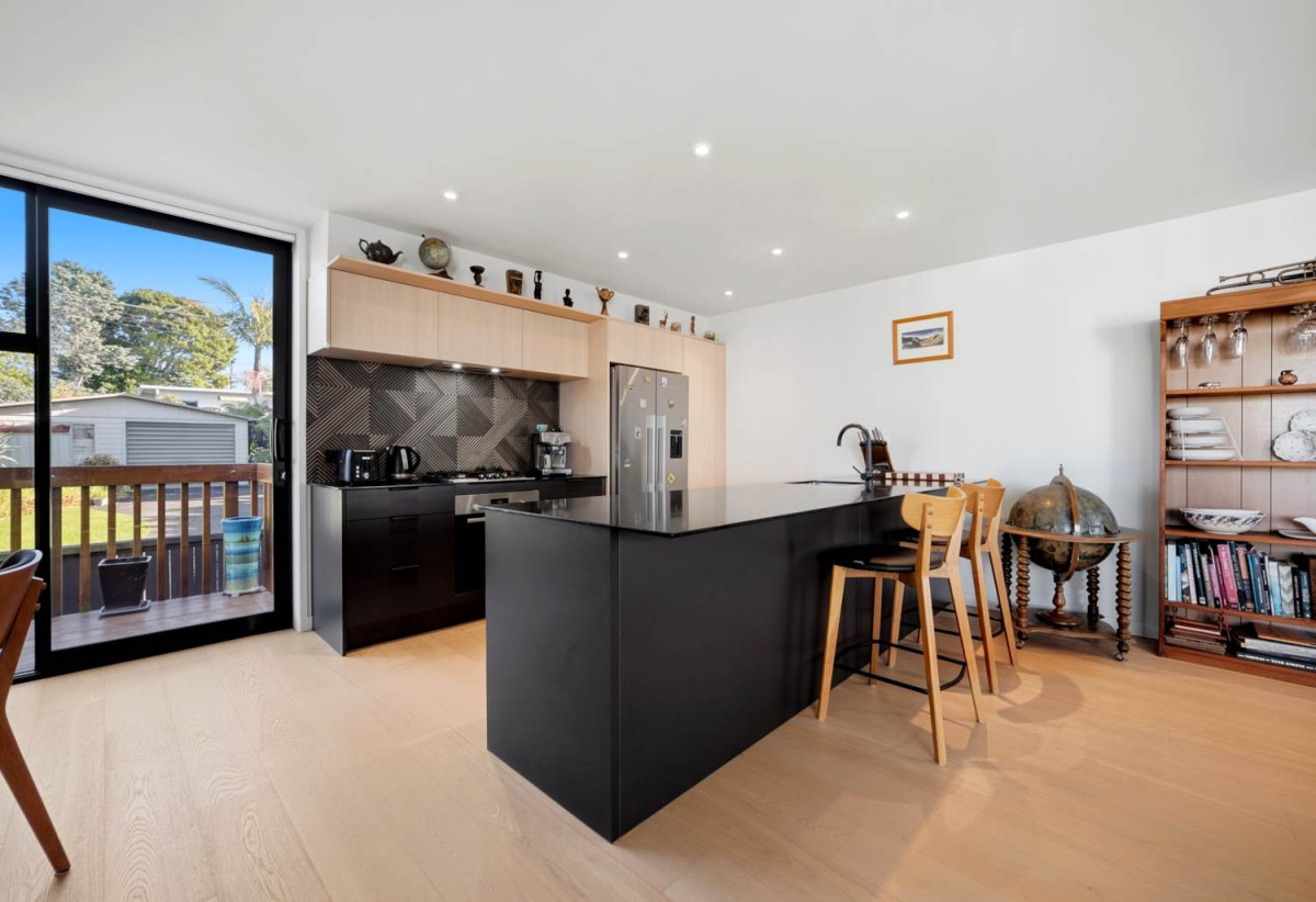 Double Westlake school zone, 4 beds (1 ensuite) 2.5 baths home with garage, 1 bed 1 bath ground floor, within walking distance to Pak’nSave, Golden Apple Supermarket, Patch Café, local shops, 0.6 km to Glenfield Intermediate School, 1.1 km to Sunnybrae Normal School and Westlake Boys’ High School, 1.3 km to Westlake Girls’ High School, 174A Archers Road, Glenfield, Auckland