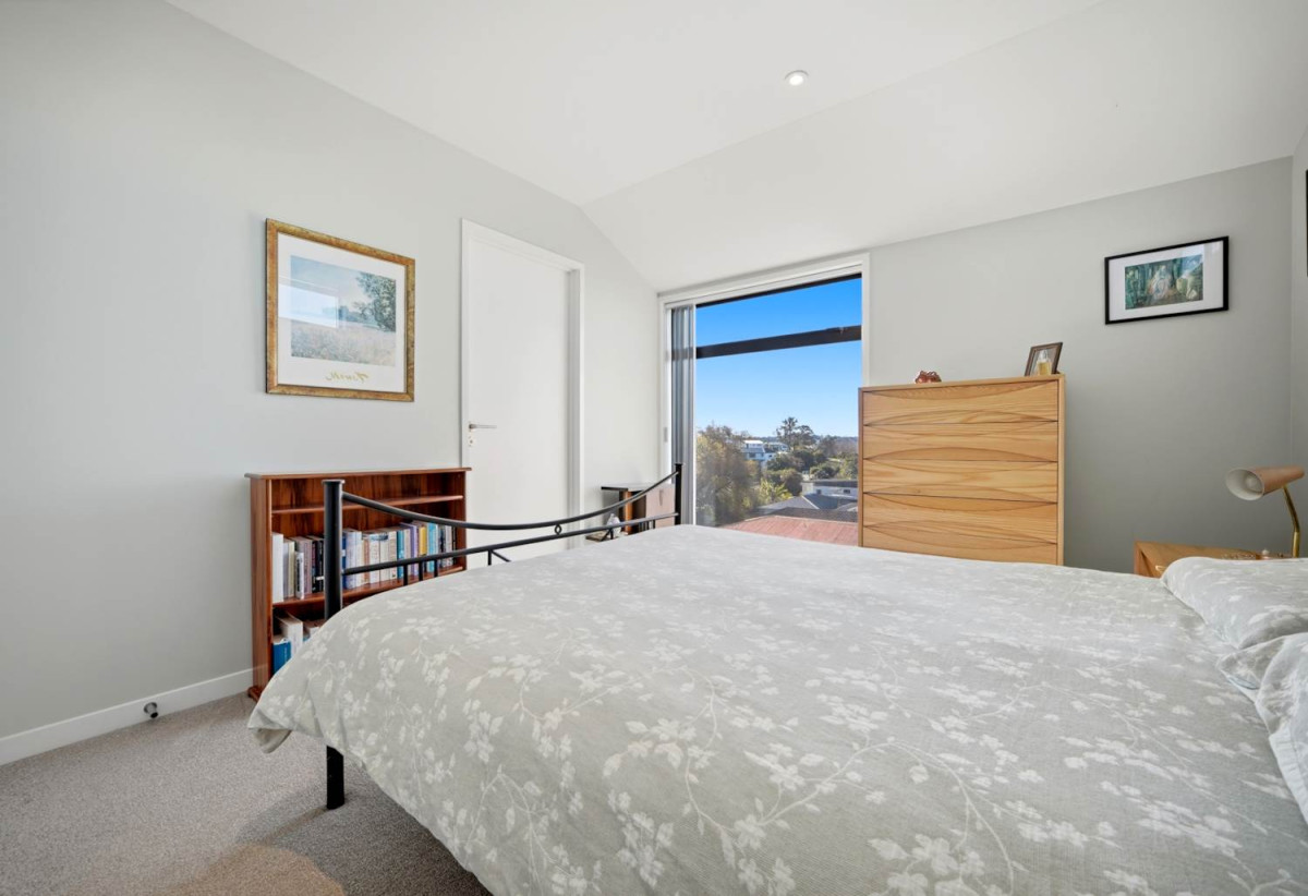 Double Westlake school zone, 4 beds (1 ensuite) 2.5 baths home with garage, 1 bed 1 bath ground floor, within walking distance to Pak’nSave, Golden Apple Supermarket, Patch Café, local shops, 0.6 km to Glenfield Intermediate School, 1.1 km to Sunnybrae Normal School and Westlake Boys’ High School, 1.3 km to Westlake Girls’ High School, 174A Archers Road, Glenfield, Auckland