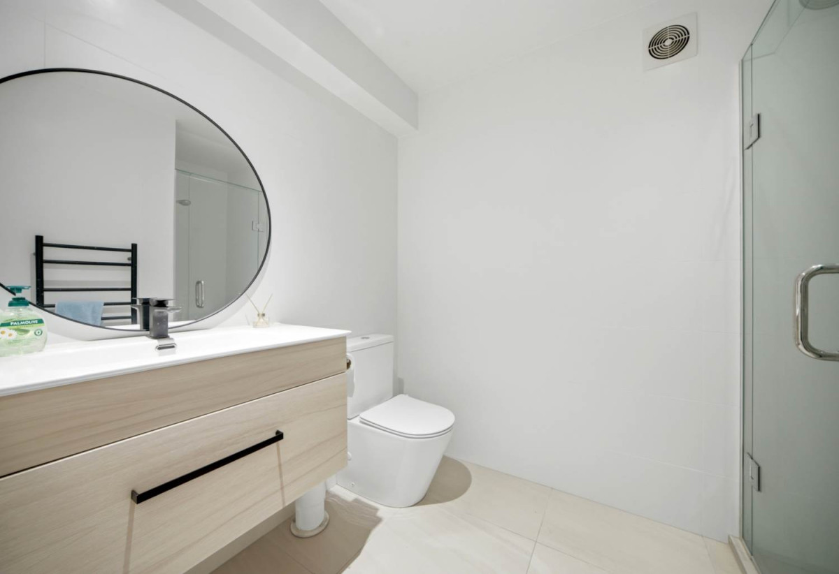 Double Westlake school zone, 4 beds (1 ensuite) 2.5 baths home with garage, 1 bed 1 bath ground floor, within walking distance to Pak’nSave, Golden Apple Supermarket, Patch Café, local shops, 0.6 km to Glenfield Intermediate School, 1.1 km to Sunnybrae Normal School and Westlake Boys’ High School, 1.3 km to Westlake Girls’ High School, 174A Archers Road, Glenfield, Auckland