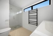 Double Westlake school zone, 4 beds (1 ensuite) 2.5 baths home with garage, 1 bed 1 bath ground floor, within walking distance to Pak’nSave, Golden Apple Supermarket, Patch Café, local shops, 0.6 km to Glenfield Intermediate School, 1.1 km to Sunnybrae Normal School and Westlake Boys’ High School, 1.3 km to Westlake Girls’ High School, 174A Archers Road, Glenfield, Auckland