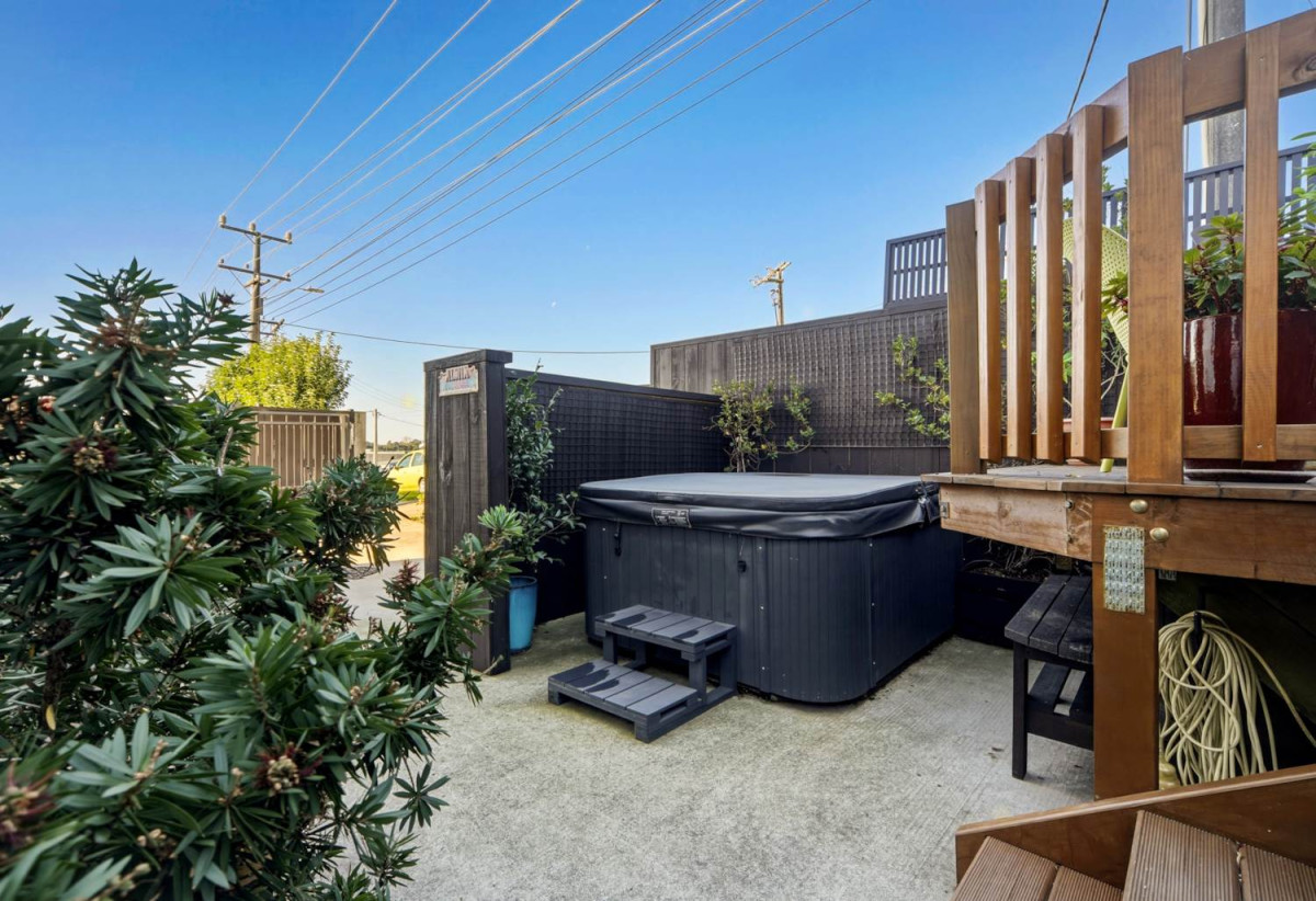 Double Westlake school zone, 4 beds (1 ensuite) 2.5 baths home with garage, 1 bed 1 bath ground floor, within walking distance to Pak’nSave, Golden Apple Supermarket, Patch Café, local shops, 0.6 km to Glenfield Intermediate School, 1.1 km to Sunnybrae Normal School and Westlake Boys’ High School, 1.3 km to Westlake Girls’ High School, 174A Archers Road, Glenfield, Auckland