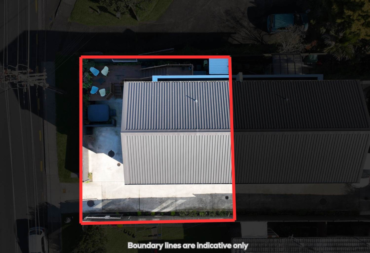 Double Westlake school zone, 4 beds (1 ensuite) 2.5 baths home with garage, 1 bed 1 bath ground floor, within walking distance to Pak’nSave, Golden Apple Supermarket, Patch Café, local shops, 0.6 km to Glenfield Intermediate School, 1.1 km to Sunnybrae Normal School and Westlake Boys’ High School, 1.3 km to Westlake Girls’ High School, 174A Archers Road, Glenfield, Auckland