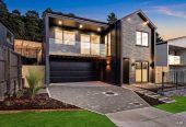 Built by Mars Living Construction, and presented as the development’s show home, 5 beds 3 baths house with double garage, 1 ensuite ground floor, Central air-conditioning with individual room controls, Underfloor heating in bathrooms, 0.5 km to Nukumea School, 2 km to Orewa College, 242, 244 West Hoe Heights, Orewa, Auckland