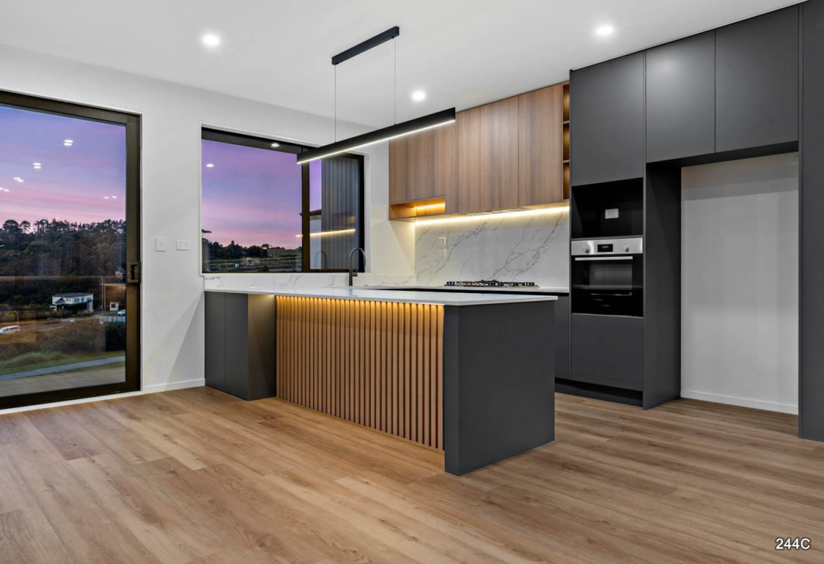 Built by Mars Living Construction, and presented as the development’s show home, 5 beds 3 baths house with double garage, 1 ensuite ground floor, Central air-conditioning with individual room controls, Underfloor heating in bathrooms, 0.5 km to Nukumea School, 2 km to Orewa College, 242, 244 West Hoe Heights, Orewa, Auckland