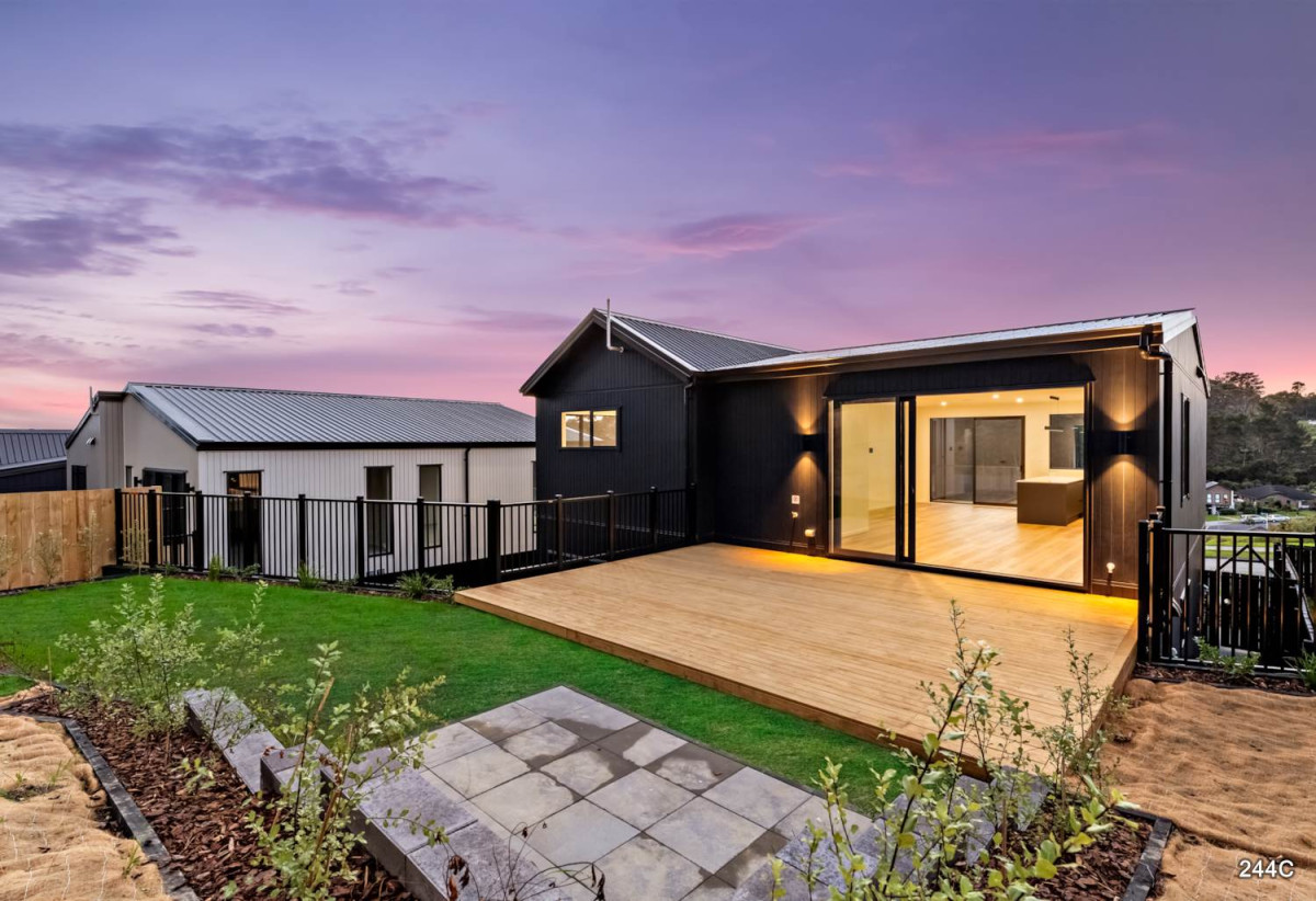 Built by Mars Living Construction, and presented as the development’s show home, 5 beds 3 baths house with double garage, 1 ensuite ground floor, Central air-conditioning with individual room controls, Underfloor heating in bathrooms, 0.5 km to Nukumea School, 2 km to Orewa College, 242, 244 West Hoe Heights, Orewa, Auckland