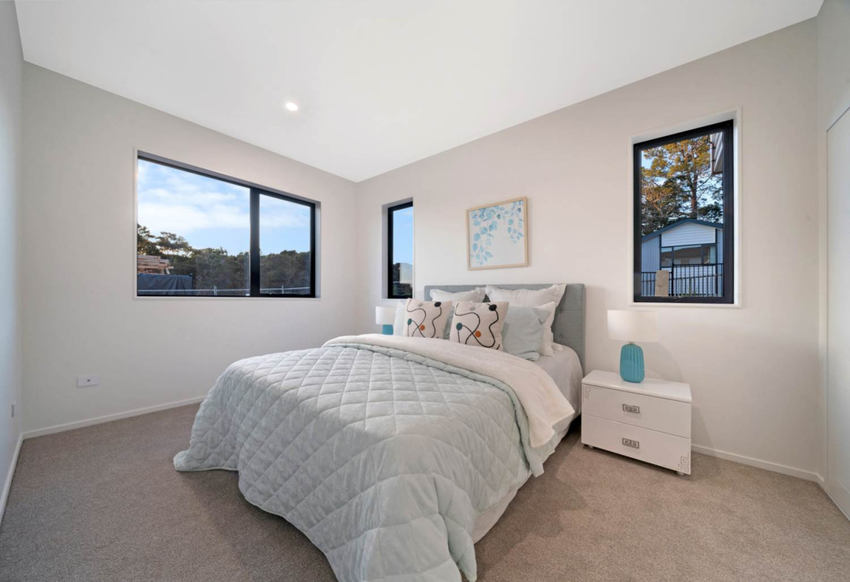 478m2 section, 5 beds (1 ensuite) 3 baths house, double garage, 1 bed 1 bath ground floor, 4 + 1 layout, 5 Mara Way, Sunnyvale, Auckland