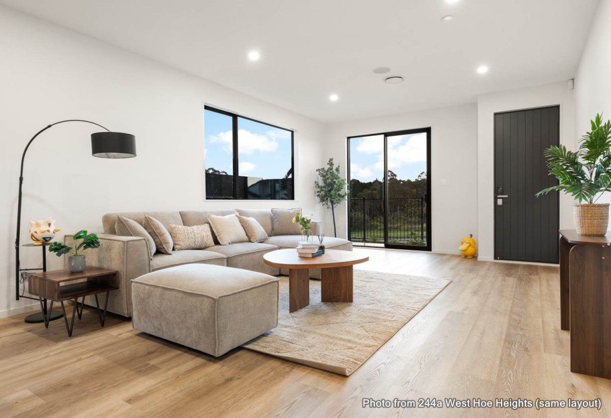 Built by Mars Living Construction, and presented as the development’s show home, 5 beds 3 baths house with double garage, 1 ensuite ground floor, Central air-conditioning with individual room controls, Underfloor heating in bathrooms, 0.5 km to Nukumea School, 2 km to Orewa College, 242, 244 West Hoe Heights, Orewa, Auckland
