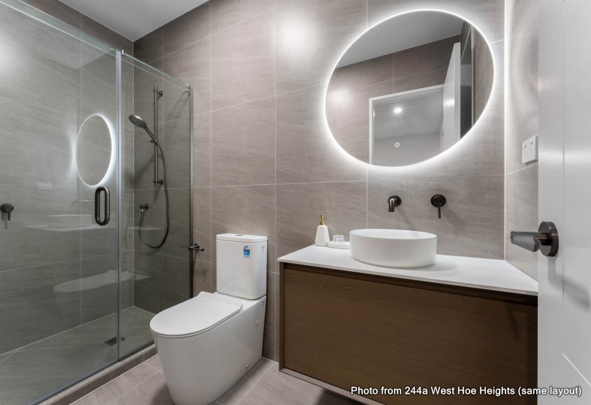 626m2 section, Built by Mars Living Construction, and presented as the development’s show home, 5 beds 3 baths house with double garage, 1 ensuite ground floor, Central air-conditioning with individual room controls, Underfloor heating in bathrooms, 0.5 km to Nukumea School, 2 km to Orewa College, 244B West Hoe Heights, Orewa, Auckland