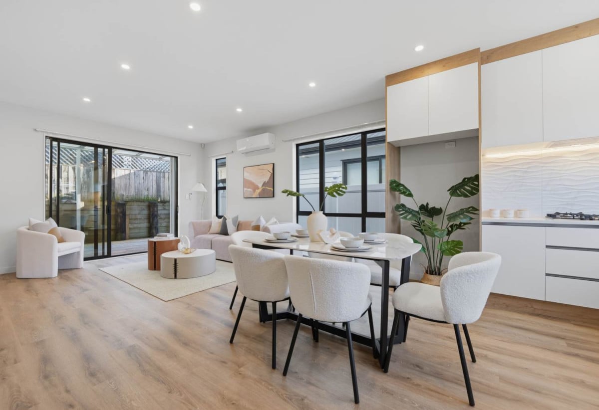Motivated vendors, 5 Beds (2 ensuites) 3.5 baths house with double garage, 1 ensuite ground floor, close to schools, Lynn Mall, 0.5 km to Kelston Girls’ College, 0.6 km to Kelston School, 1 km to Kelston Boys’ High School, 1A Maunder Place, New Lynn, Auckland