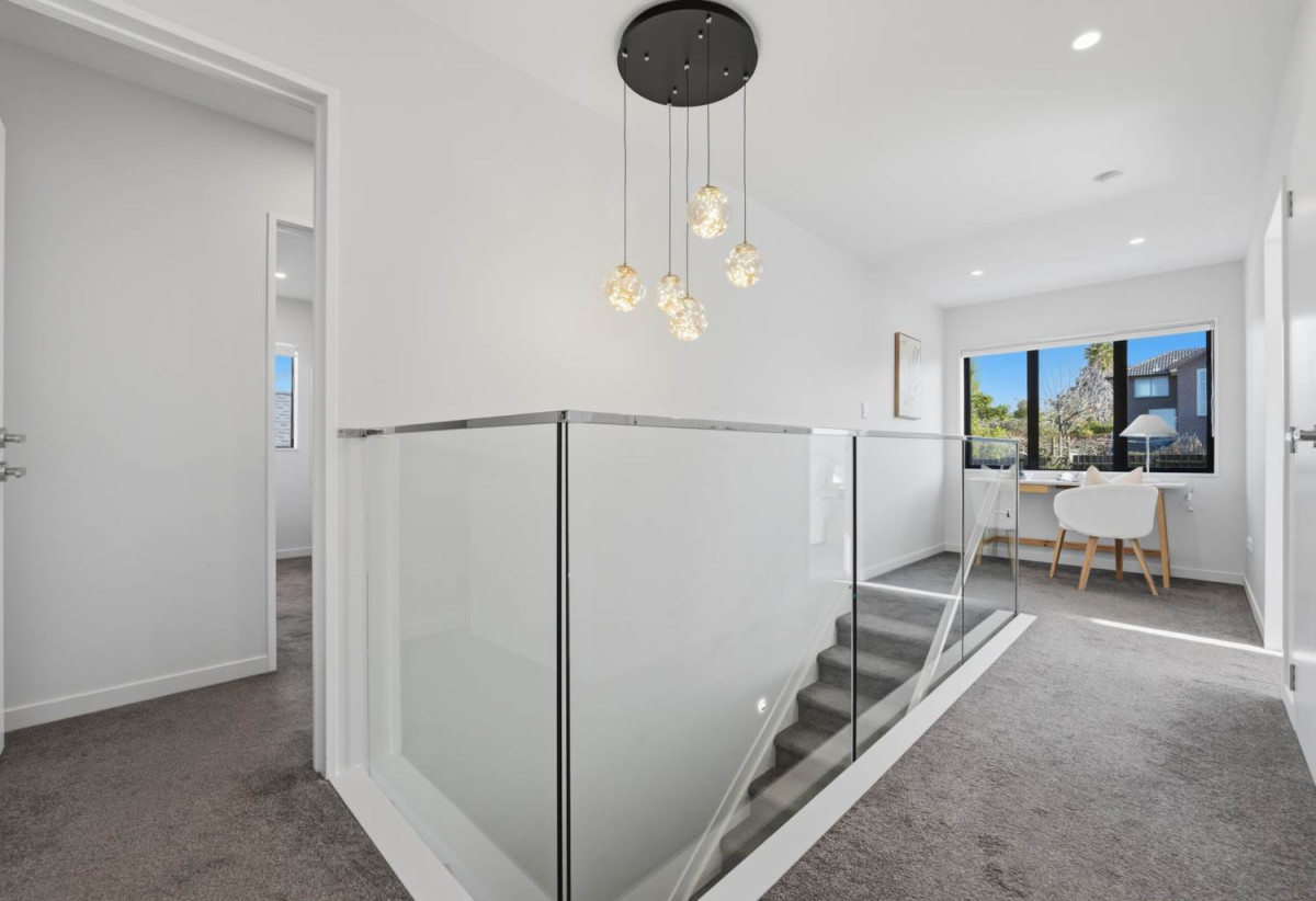 Motivated vendors, 5 Beds (2 ensuites) 3.5 baths house with double garage, 1 ensuite ground floor, close to schools, Lynn Mall, 0.5 km to Kelston Girls’ College, 0.6 km to Kelston School, 1 km to Kelston Boys’ High School, 1A Maunder Place, New Lynn, Auckland