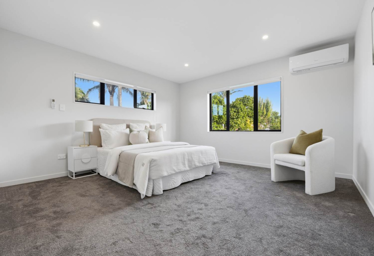 Motivated vendors, 5 Beds (2 ensuites) 3.5 baths house with double garage, 1 ensuite ground floor, close to schools, Lynn Mall, 0.5 km to Kelston Girls’ College, 0.6 km to Kelston School, 1 km to Kelston Boys’ High School, 1A Maunder Place, New Lynn, Auckland