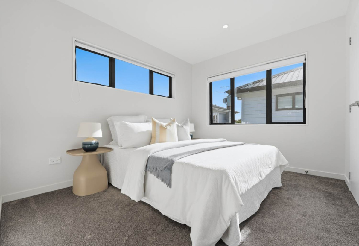 Motivated vendors, 5 Beds (2 ensuites) 3.5 baths house with double garage, 1 ensuite ground floor, close to schools, Lynn Mall, 0.5 km to Kelston Girls’ College, 0.6 km to Kelston School, 1 km to Kelston Boys’ High School, 1A Maunder Place, New Lynn, Auckland