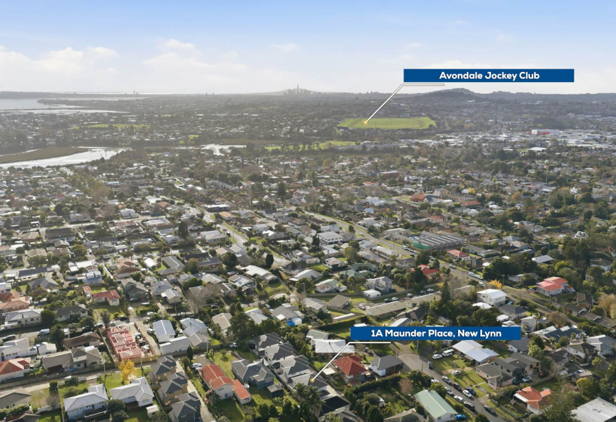 Motivated vendors, 5 Beds (2 ensuites) 3.5 baths house with double garage, 1 ensuite ground floor, close to schools, Lynn Mall, 0.5 km to Kelston Girls’ College, 0.6 km to Kelston School, 1 km to Kelston Boys’ High School, 1A Maunder Place, New Lynn, Auckland