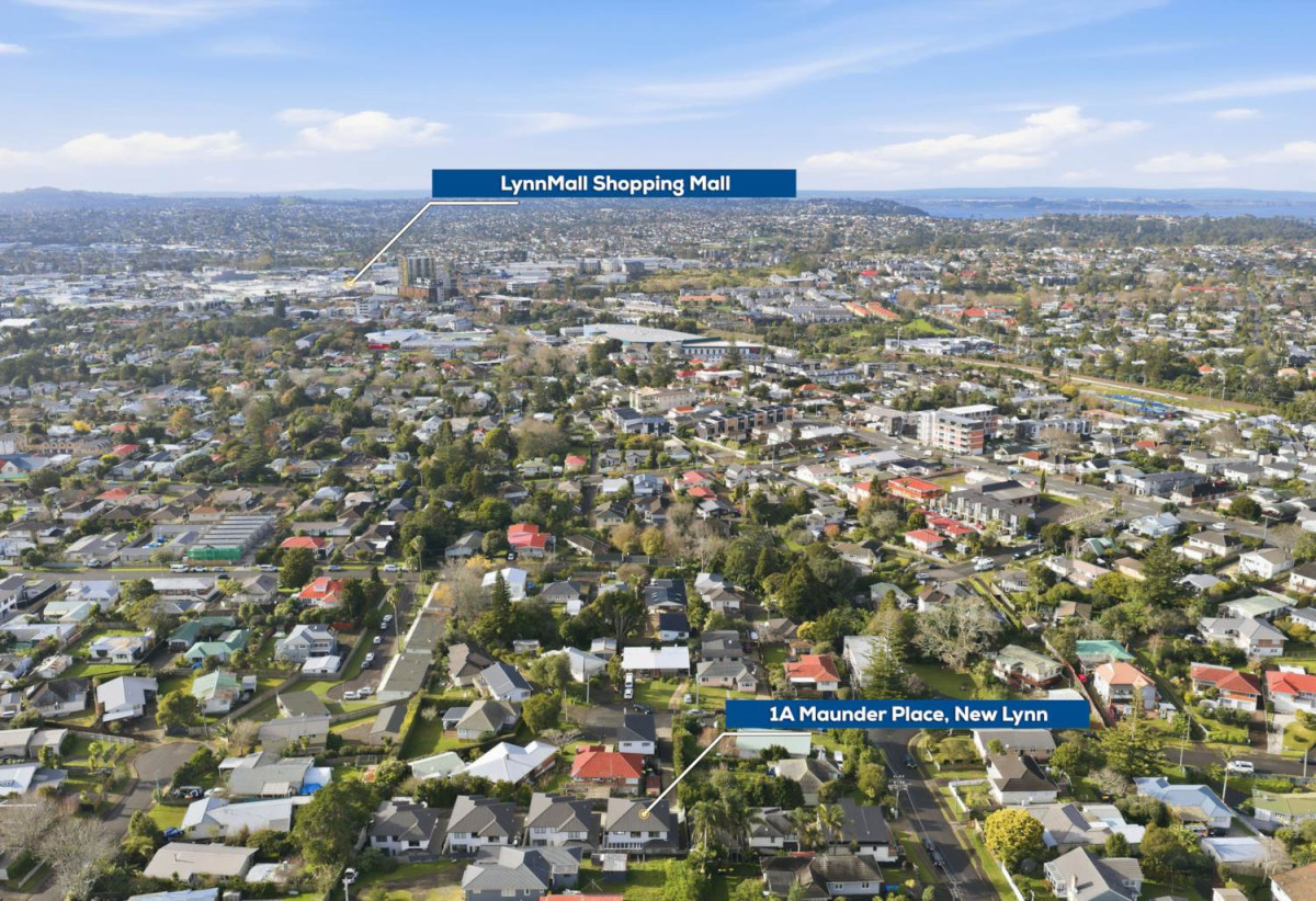 Motivated vendors, 5 Beds (2 ensuites) 3.5 baths house with double garage, 1 ensuite ground floor, close to schools, Lynn Mall, 0.5 km to Kelston Girls’ College, 0.6 km to Kelston School, 1 km to Kelston Boys’ High School, 1A Maunder Place, New Lynn, Auckland