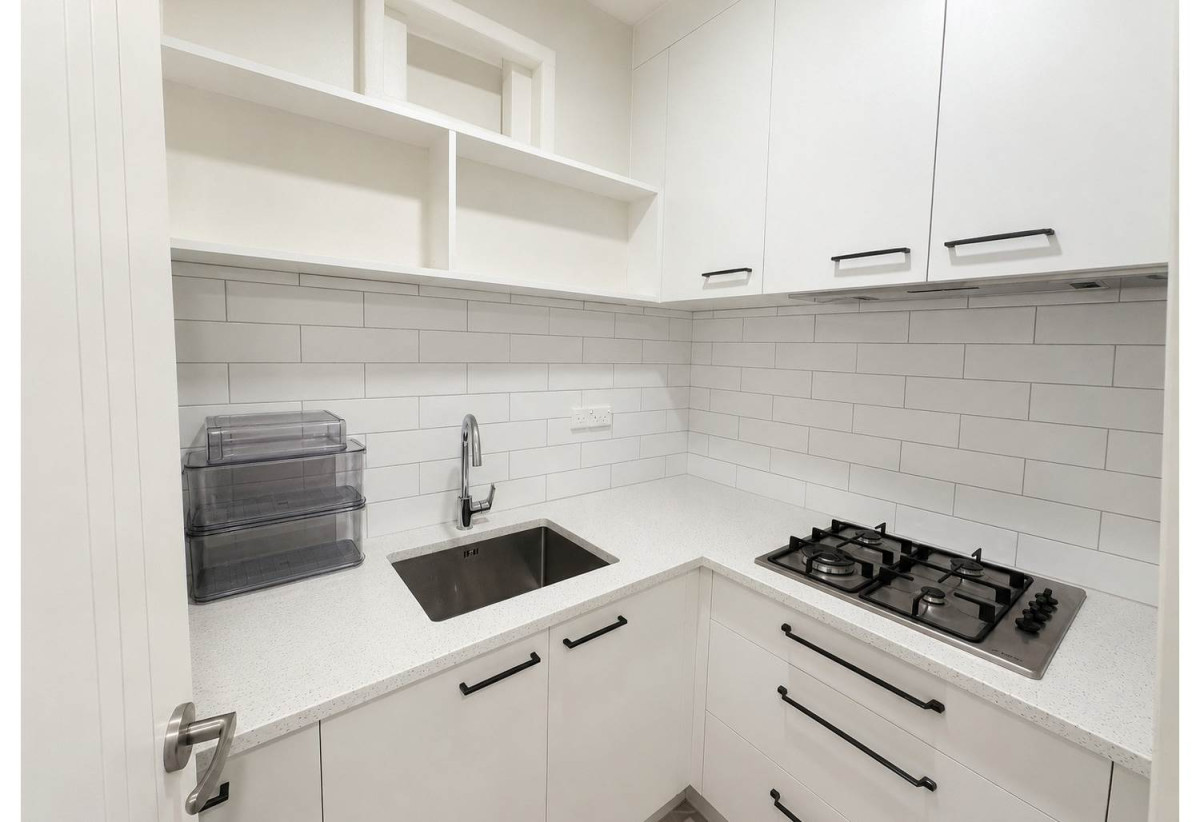 For rent, 2 kitchens, 5 beds (1 ensuite) 3.5 baths house with double garage and 2 beds granny, available 11th July, 62 Lime Hill Rise, Flat Bush, Auckland