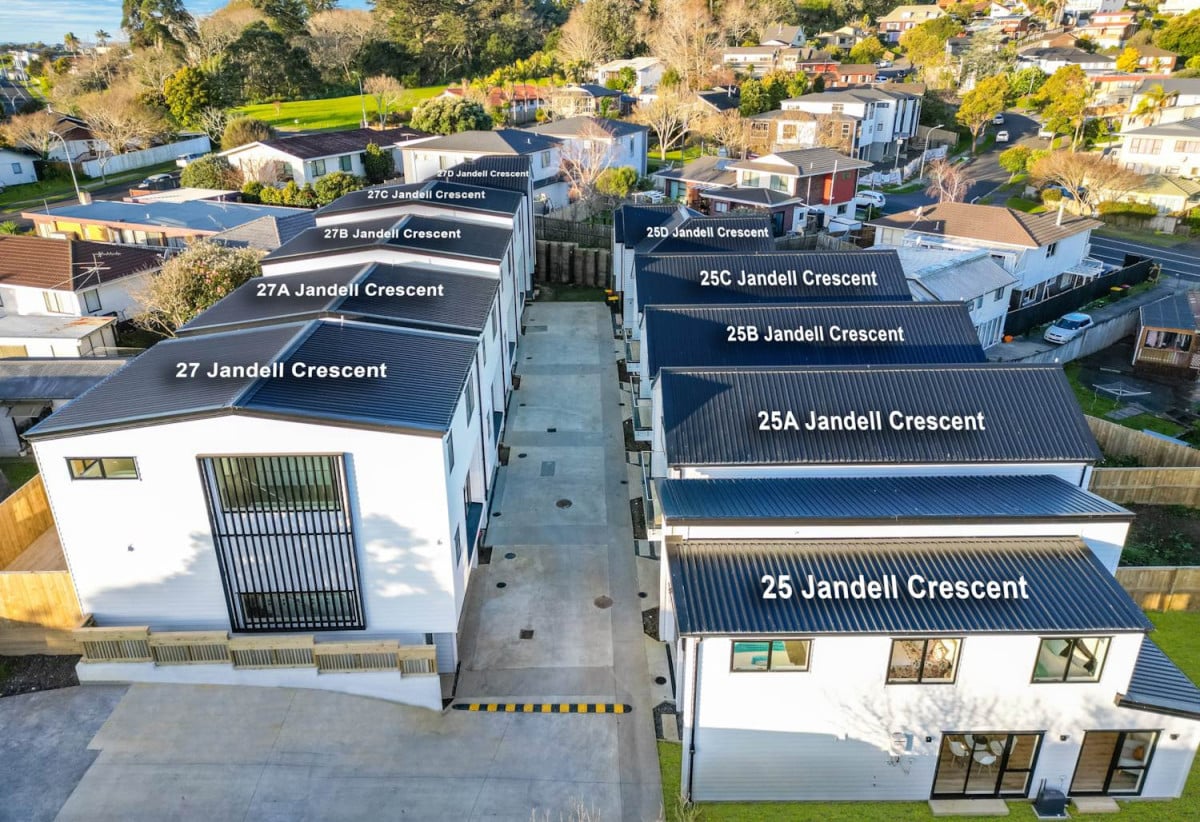 Macleans College zone, Freehold 4 beds 3 baths home with garage, 0.3 km to Macleans Primary School, 0.6 km to Macleans College, 0.7 km to Bucklands Beach Intermediate, 25A Jandell Crescent, Bucklands Beach, Auckland