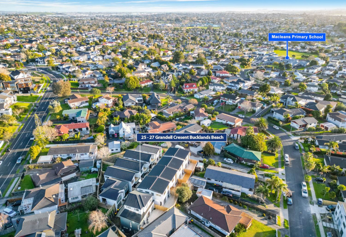 Macleans College zone, Standalone 5 beds 3.5 baths home with double garage, and A private entry leads to a downstairs bedroom with its own ensuite, 0.3 km to Macleans Primary School, 0.6 km to Macleans College, 0.7 km to Bucklands Beach Intermediate, 27B Jandell Crescent, Bucklands Beach, Auckland