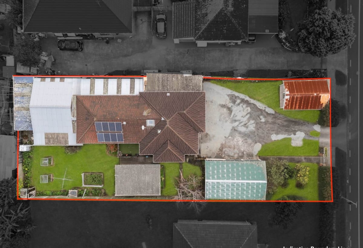 Vendors have committed to their ”Plan B”, Auction Must Sell, 1012m2 section with RC approved for 6 lots subdivision, Brick and tile 3 beds 2 baths house with garage and workshop, 0.2 km to Manurewa High School, 50 Browns Road, Manurewa, Auckland