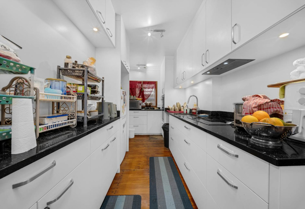 Vendors have committed to their ”Plan B”, Auction Must Sell, 1012m2 section with RC approved for 6 lots subdivision, Brick and tile 3 beds 2 baths house with garage and workshop, 0.2 km to Manurewa High School, 50 Browns Road, Manurewa, Auckland