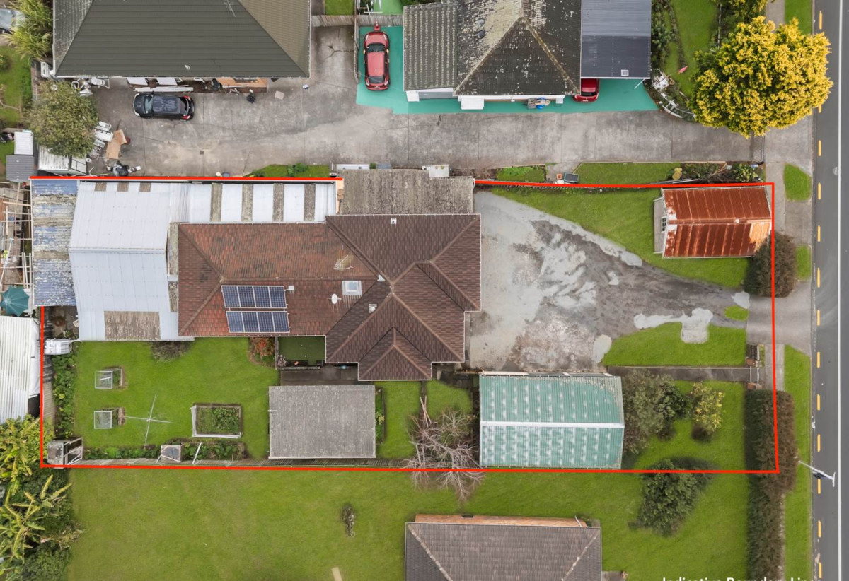 Vendors have committed to their ”Plan B”, Auction Must Sell, 1012m2 section with RC approved for 6 lots subdivision, Brick and tile 3 beds 2 baths house with garage and workshop, 0.2 km to Manurewa High School, 50 Browns Road, Manurewa, Auckland