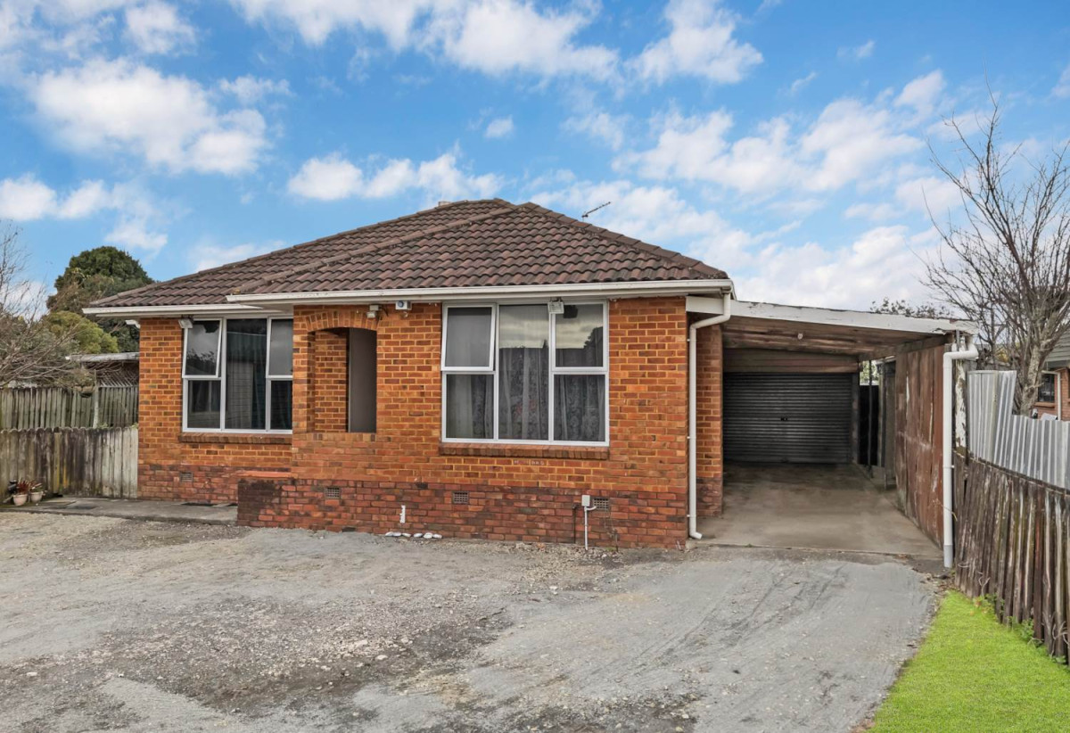 Vendors have committed to their ”Plan B”, Auction Must Sell, 1012m2 section with RC approved for 6 lots subdivision, Brick and tile 3 beds 2 baths house with garage and workshop, 0.2 km to Manurewa High School, 50 Browns Road, Manurewa, Auckland